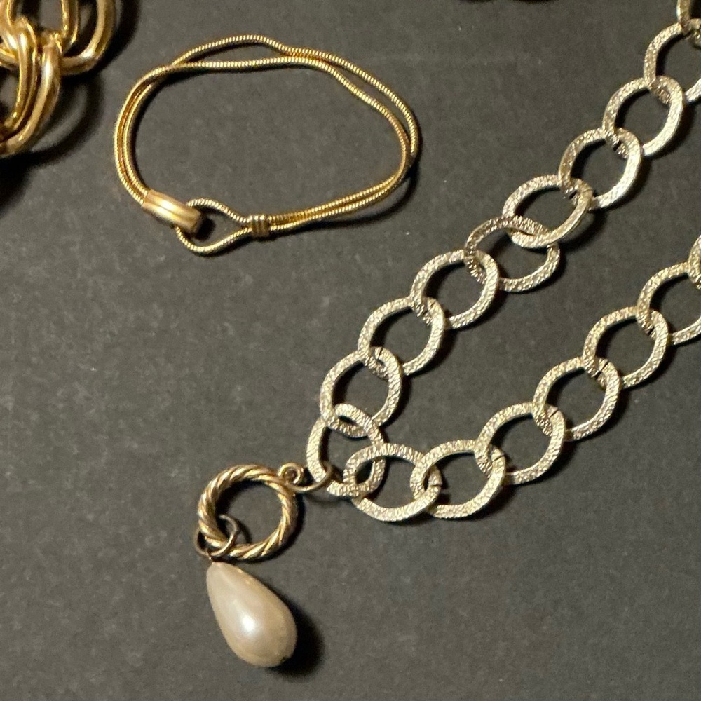 Vintage Gold Tone Statement Chain & Pearl Jewelry Lot Bold Classic - Picture 5 of 7